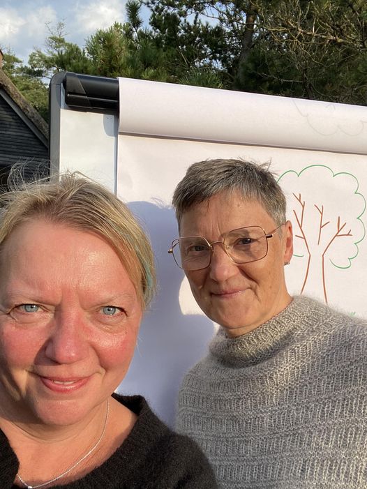 Lotte Beck og Vivian Brandt under udviklingen af kurset "Styrk din ledelseskerne™"
